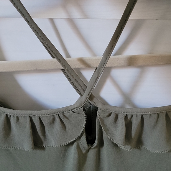 WHBM Ruffled Cold Shoulder Top - Picture 5 of 7